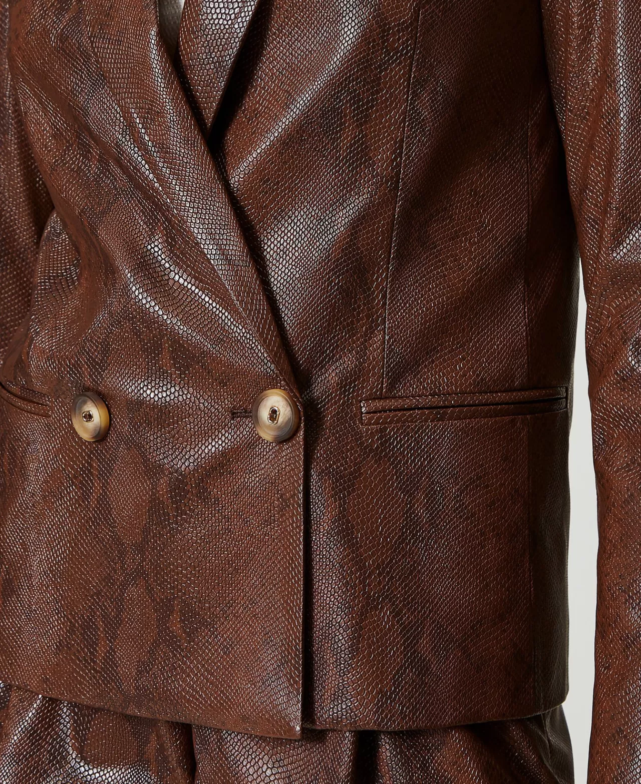 Veste structurée TWINSET Milano en similicuir reptile - Style urbain avec finitions métallisées