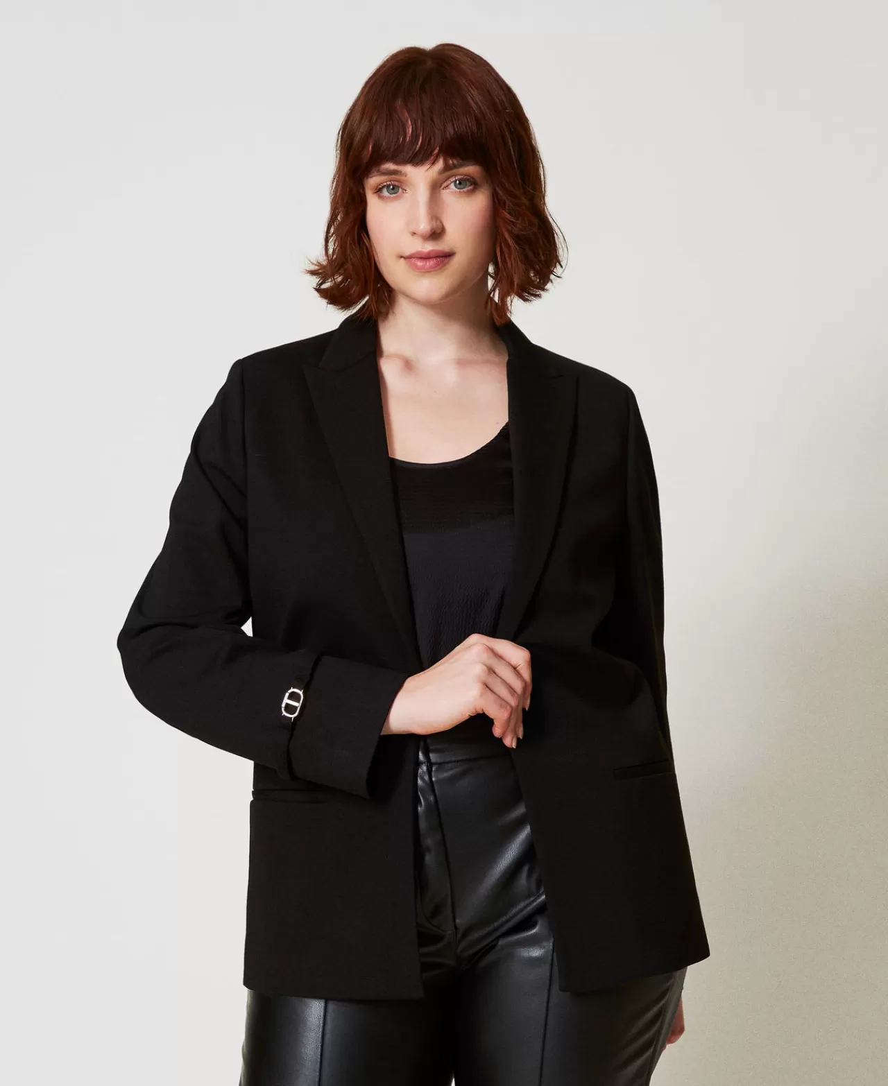 Veste structurée TWINSET Milan - Élégance italienne avec fermetures ovales en T