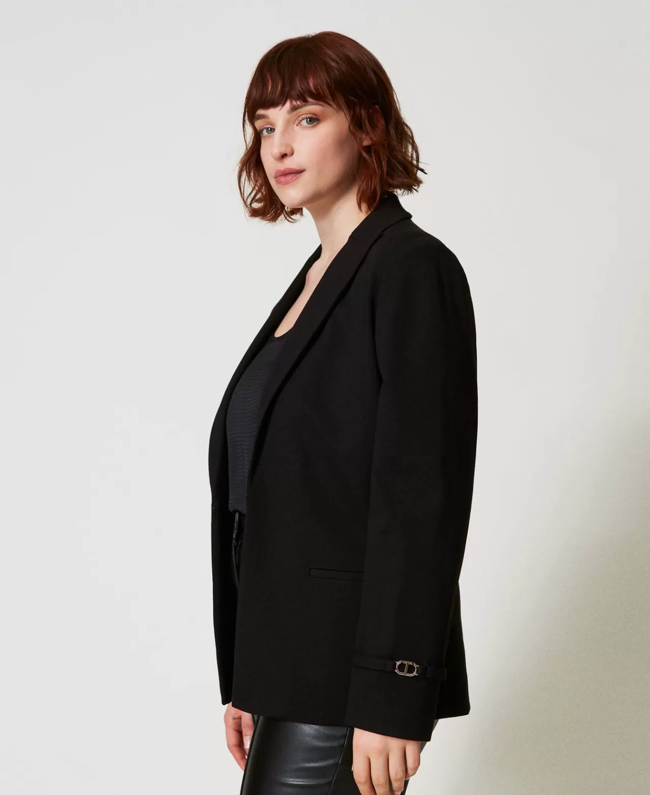 Veste structurée TWINSET Milan - Élégance italienne avec fermetures ovales en T