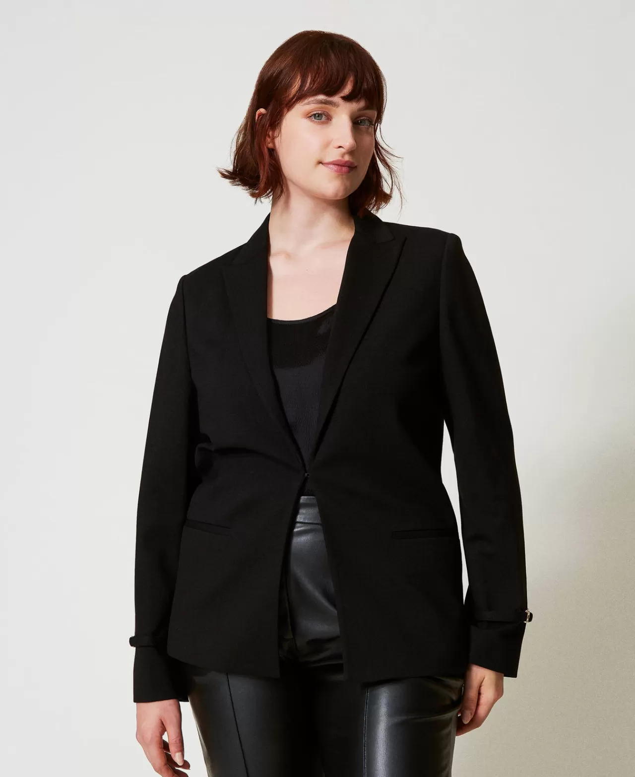 Veste structurée TWINSET Milan - Élégance italienne avec fermetures ovales en T