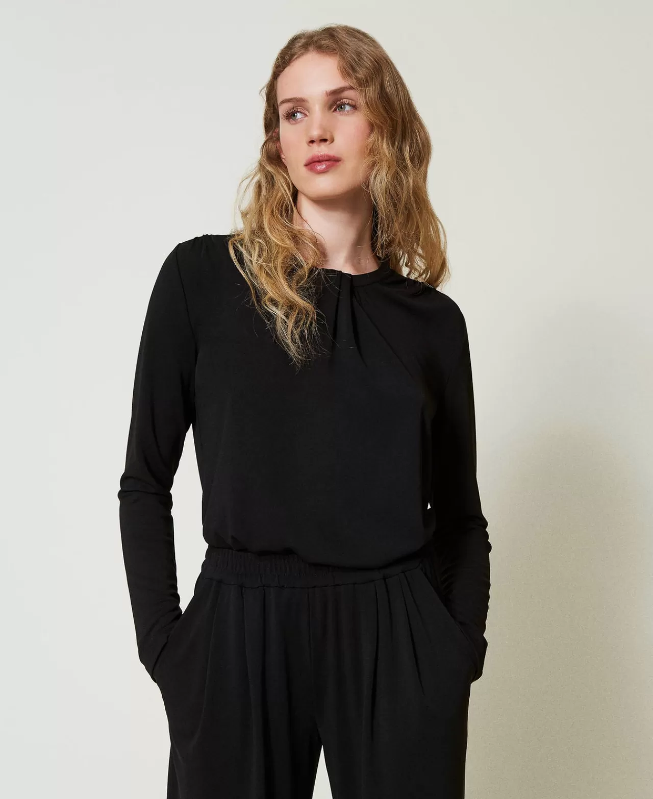 Chemisier Milano TWINSET en crêpe jersey souple avec drapé élégant – Silhouette fluide et intemporelle