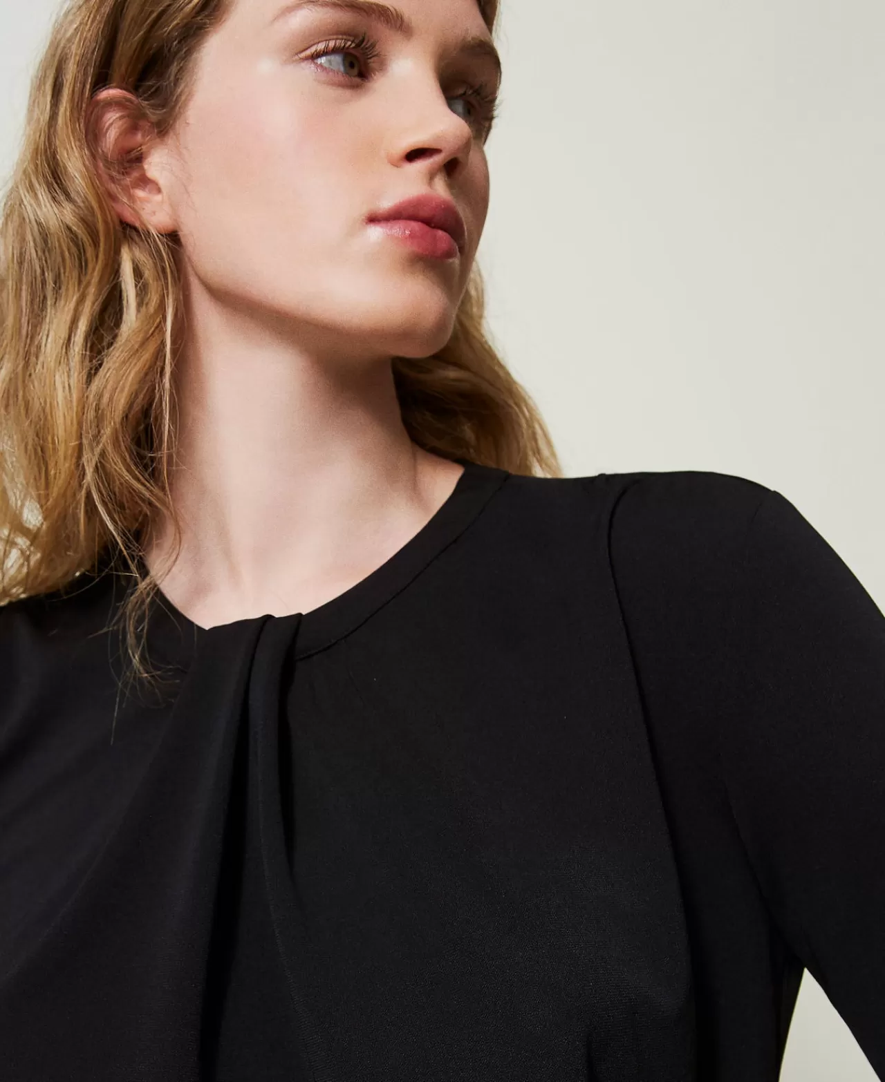 Chemisier Milano TWINSET en crêpe jersey souple avec drapé élégant – Silhouette fluide et intemporelle