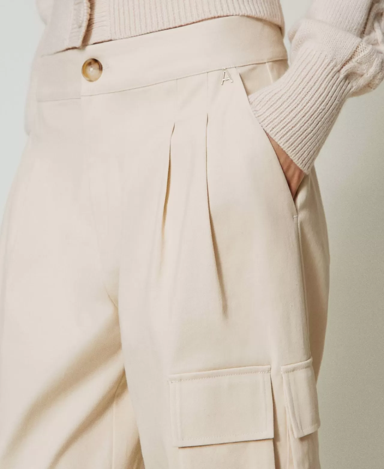 Pantalon cargo urbain TWINSET Milano - Poches asymétriques & détails techniques pour un style contemporain