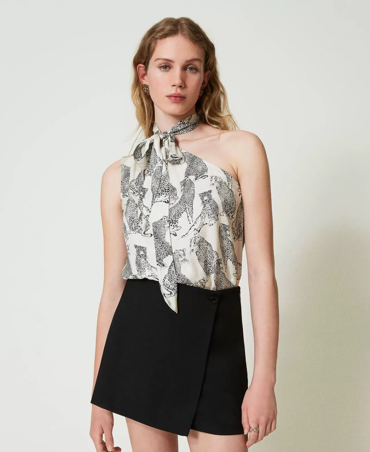 TWINSET Milano - Top Jacquard Décolleté Une Épaule avec Imprimé Léopard Audacieux