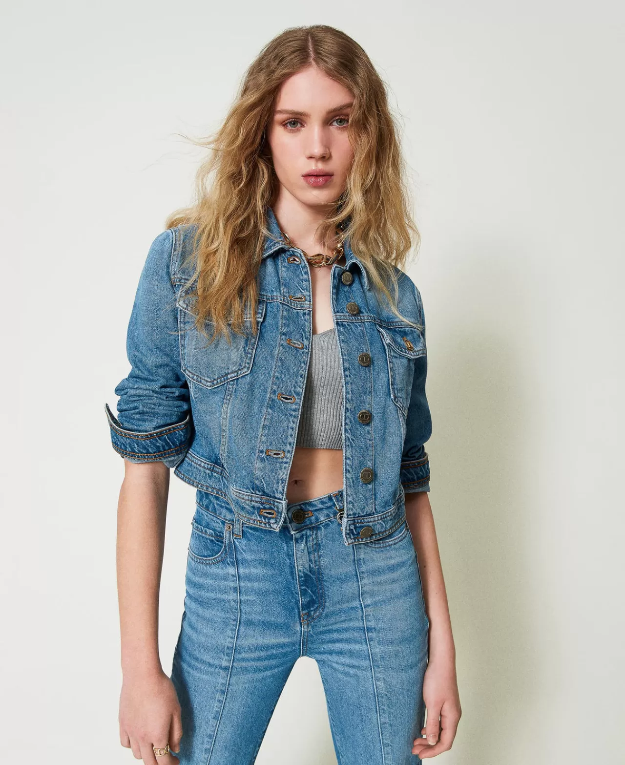 Veste en jean décontractée TWINSET Milano - Poches fonctionnelles et détails contrastants