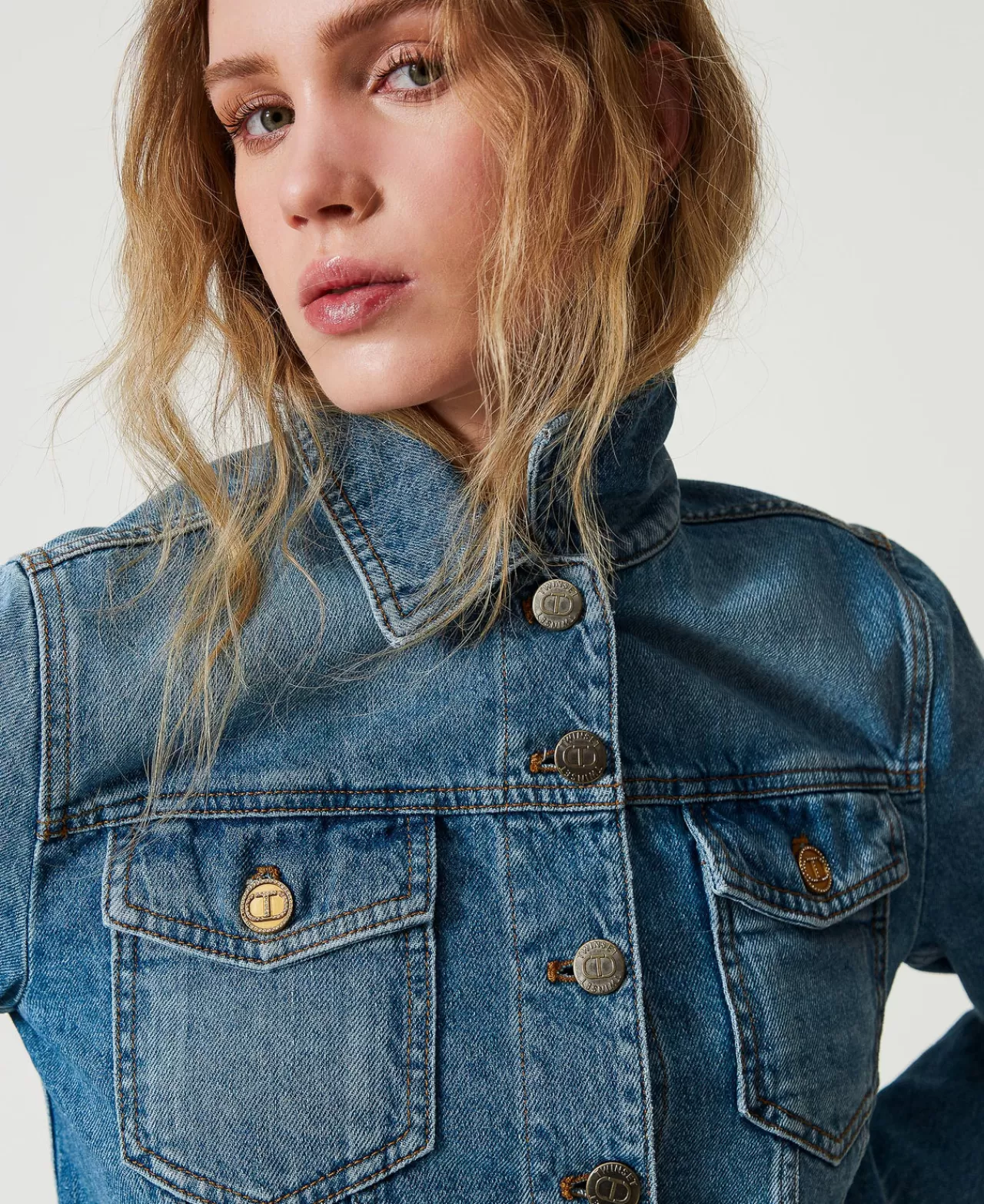 Veste en jean décontractée TWINSET Milano - Poches fonctionnelles et détails contrastants