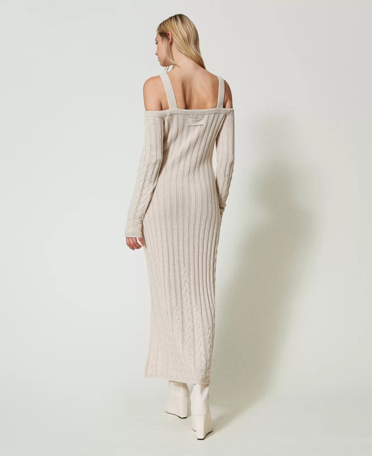 Robe longue élégante Twinset Milano en fil mélangé écologique avec motifs tressés raffinés