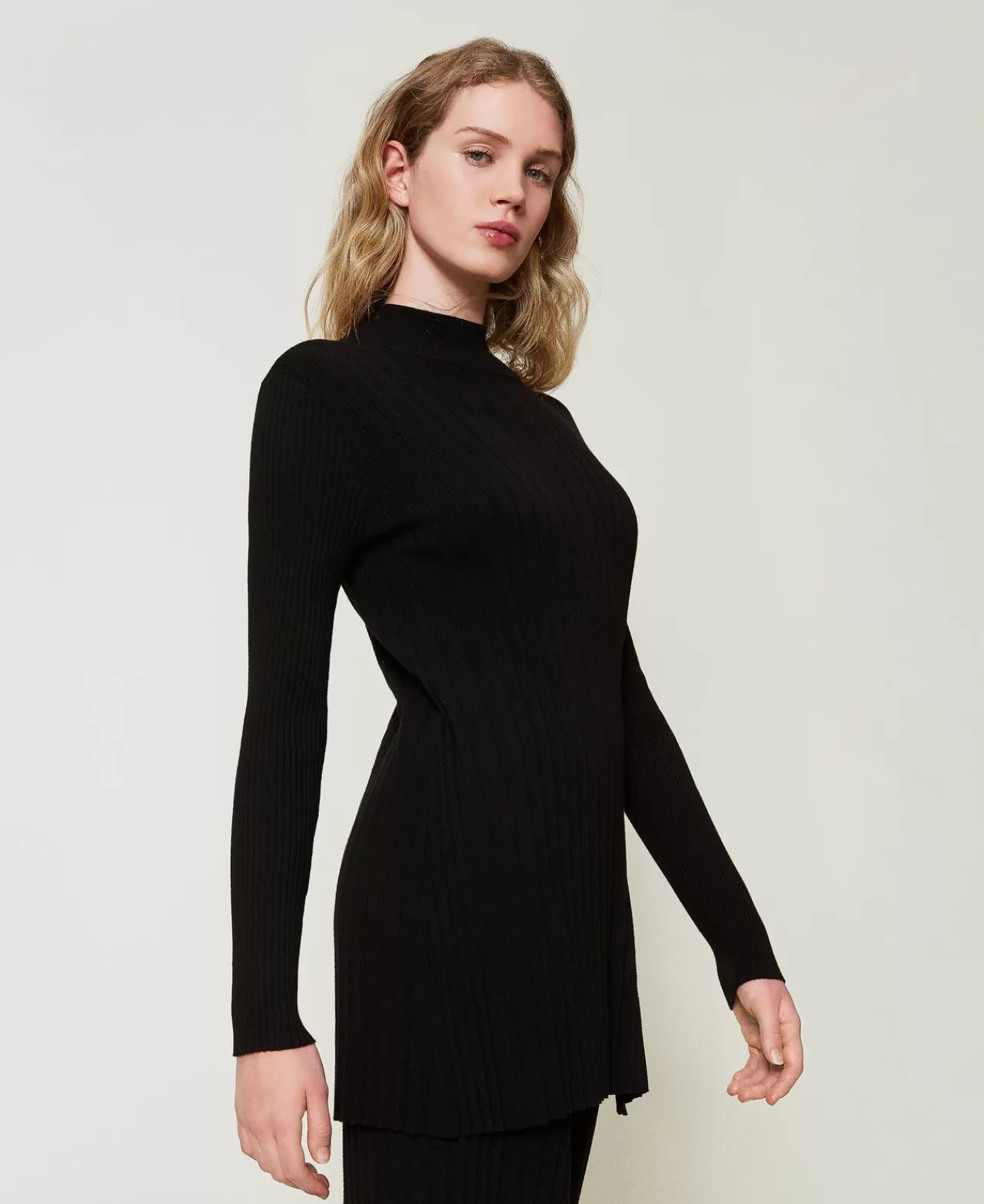 Pull long plissé Milano TWINSET - Fermeture boutonnée et coupe fluide pour un look urbain raffiné
