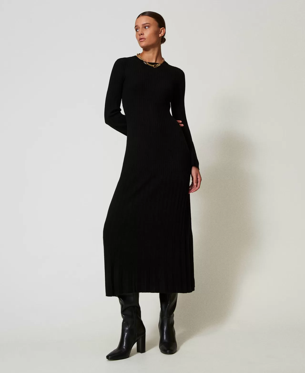 Robe longue en tricot côtelé Milano avec détail découpé - Style bohème élégant