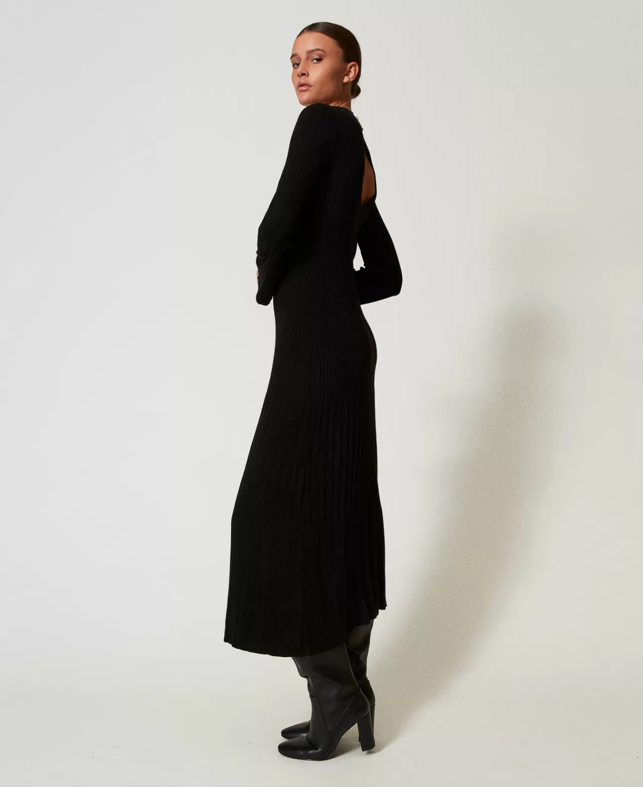 Robe longue en tricot côtelé Milano avec détail découpé - Style bohème élégant