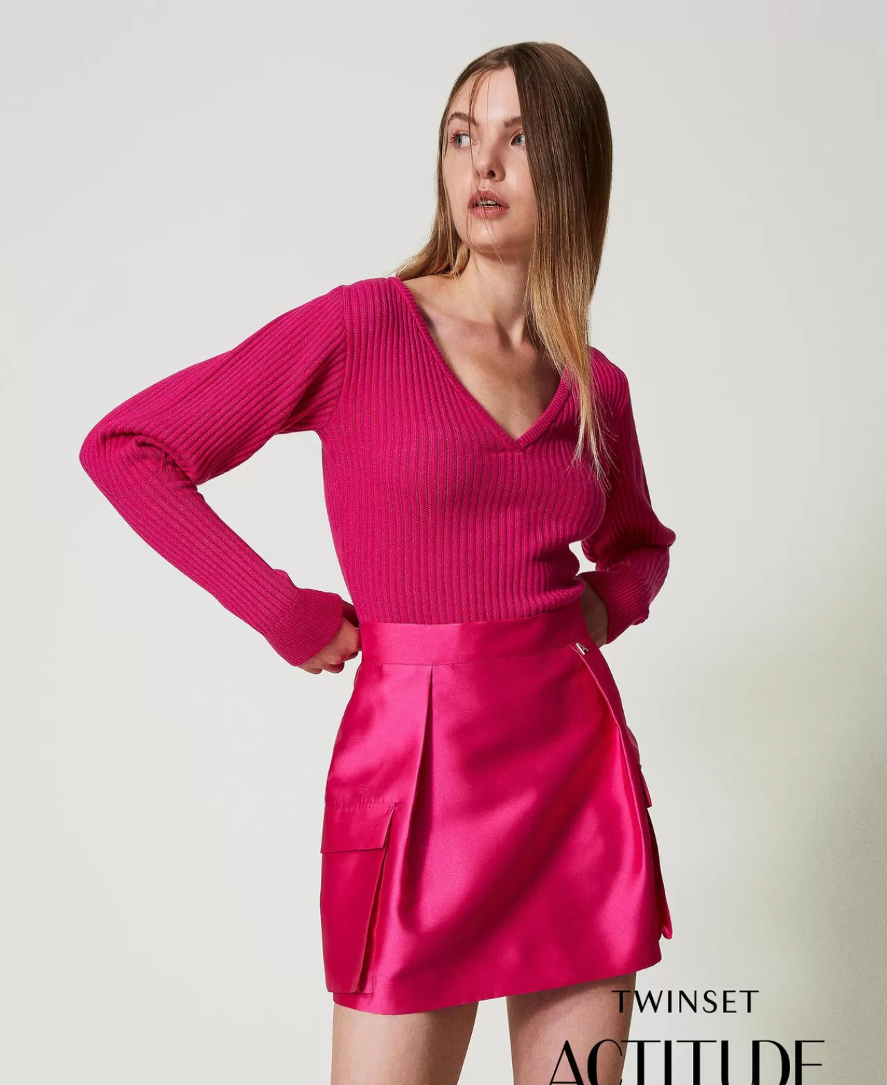 TWINSET Milano - Mini-jupe cintrée en twill soyeux pour une silhouette stylisée