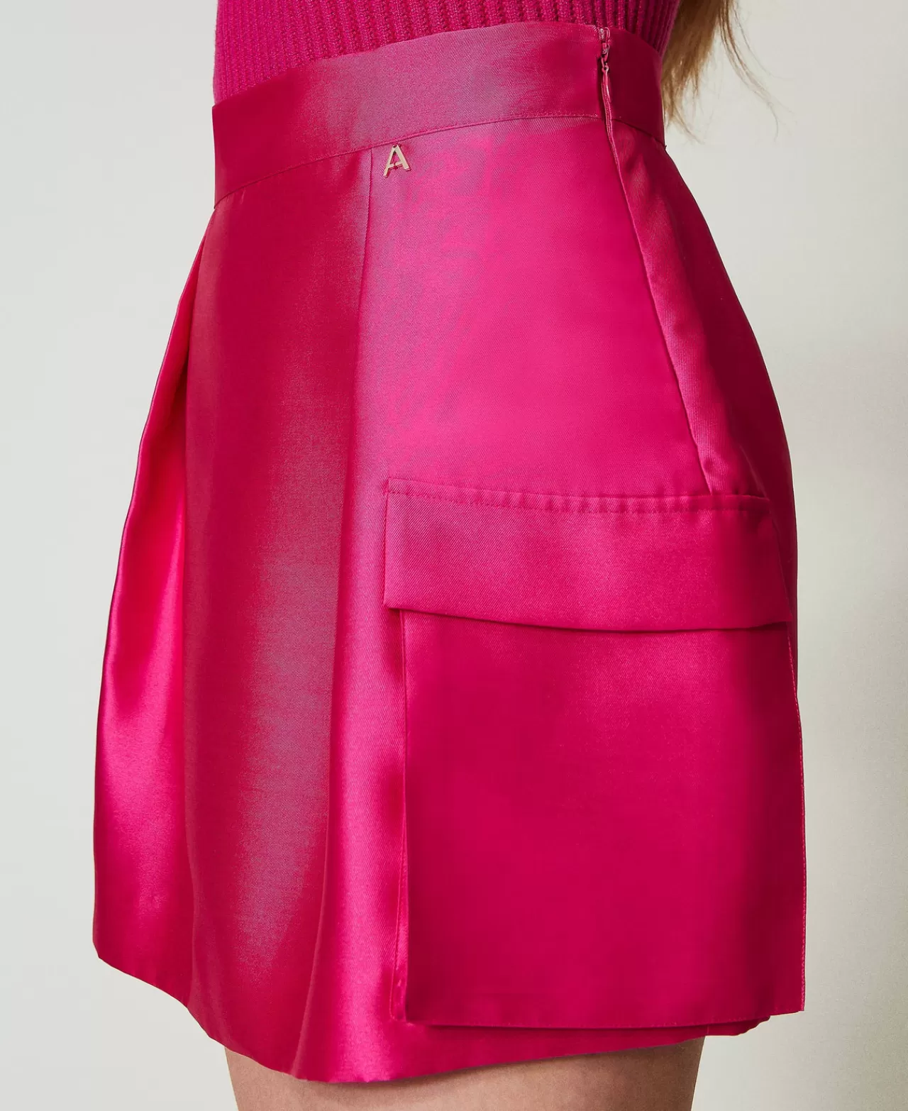 TWINSET Milano - Mini-jupe cintrée en twill soyeux pour une silhouette stylisée