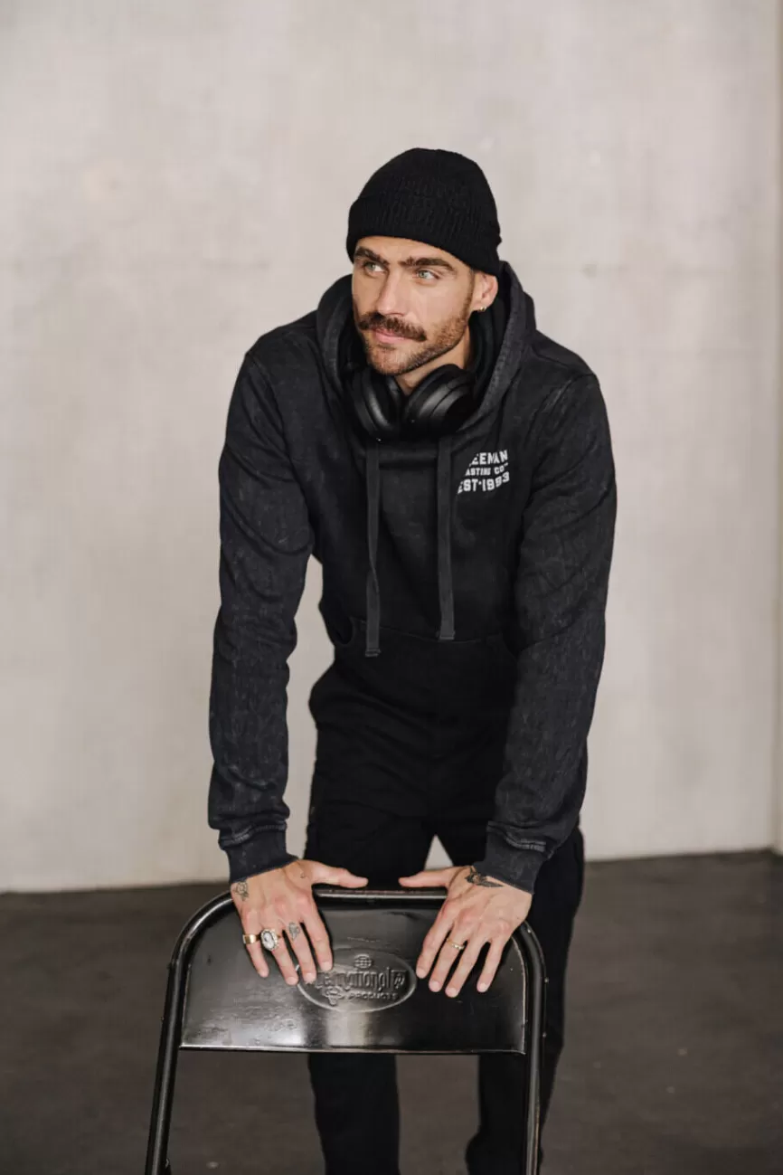 Découvrez les Chaussures Sportives Freeman & Porter - Édition Limitée Nohan Xtreme pour Homme  

Nouvelle Collection Urbaine : Baskets Énergétiques T-Porter by Freeman - Modèle Exclusive HotShot Nohan  

Freeman x Porter présente la Nohan V2 - Chaussures Dynamiques pour Homme avec Technologie Impact Boost  

Élégance Sportive : La Baskets Freeman T.Porter Nohan Ultralight - Édition Spéciale HyperMotion pour Hommes  

Nouvelle Génération de Chaussures Homme Freeman-Porter : La Nohan Jetstream avec Semelle ReactiveX Pro