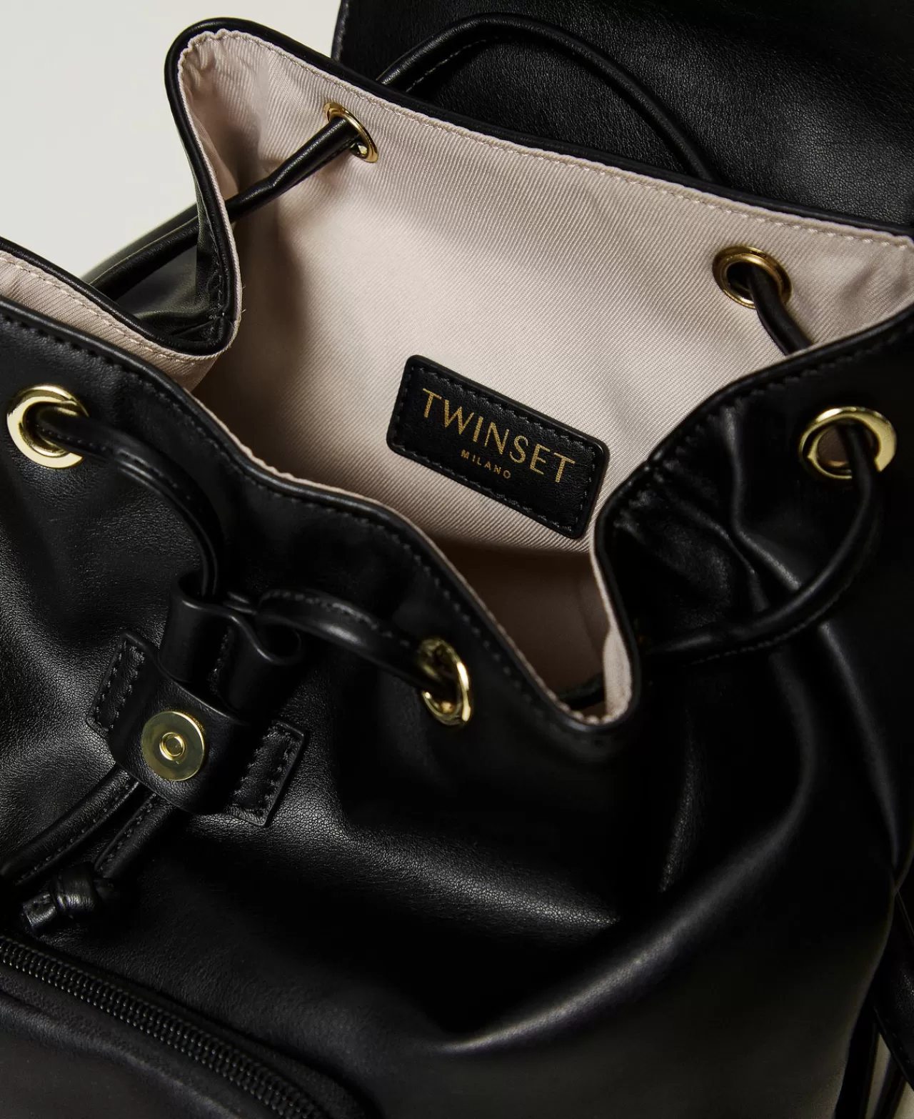Sac à dos TWINSET Milano élégant - Compartiment principal spacieux avec pochette intégrée et design ovale stylisé - Idéal pour voyage urbain ou quotidien pratique
