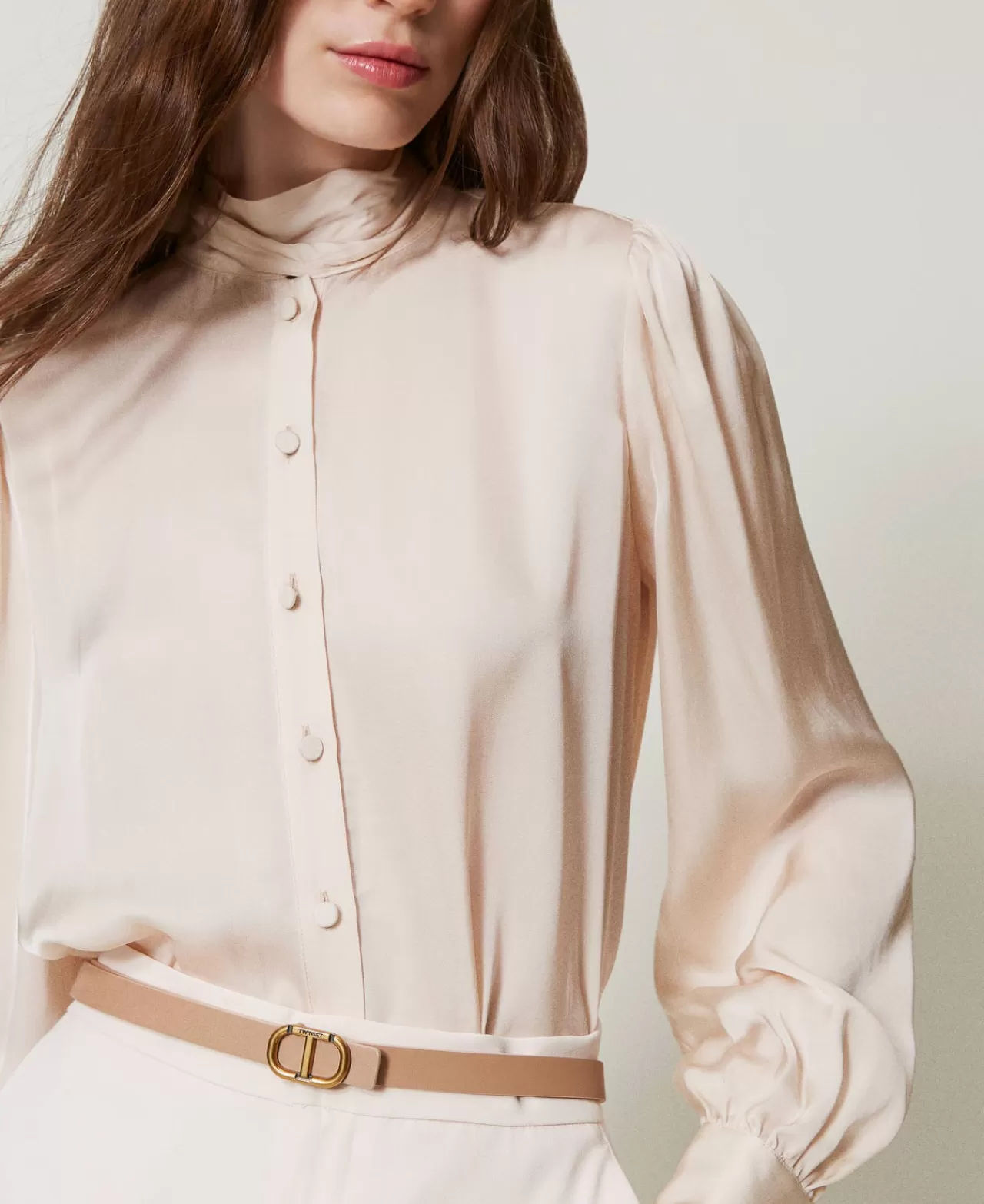 Ceinture TWINSET Milano en cuir souple avec boucle ovale détaillée - Modèle ajustable élégant