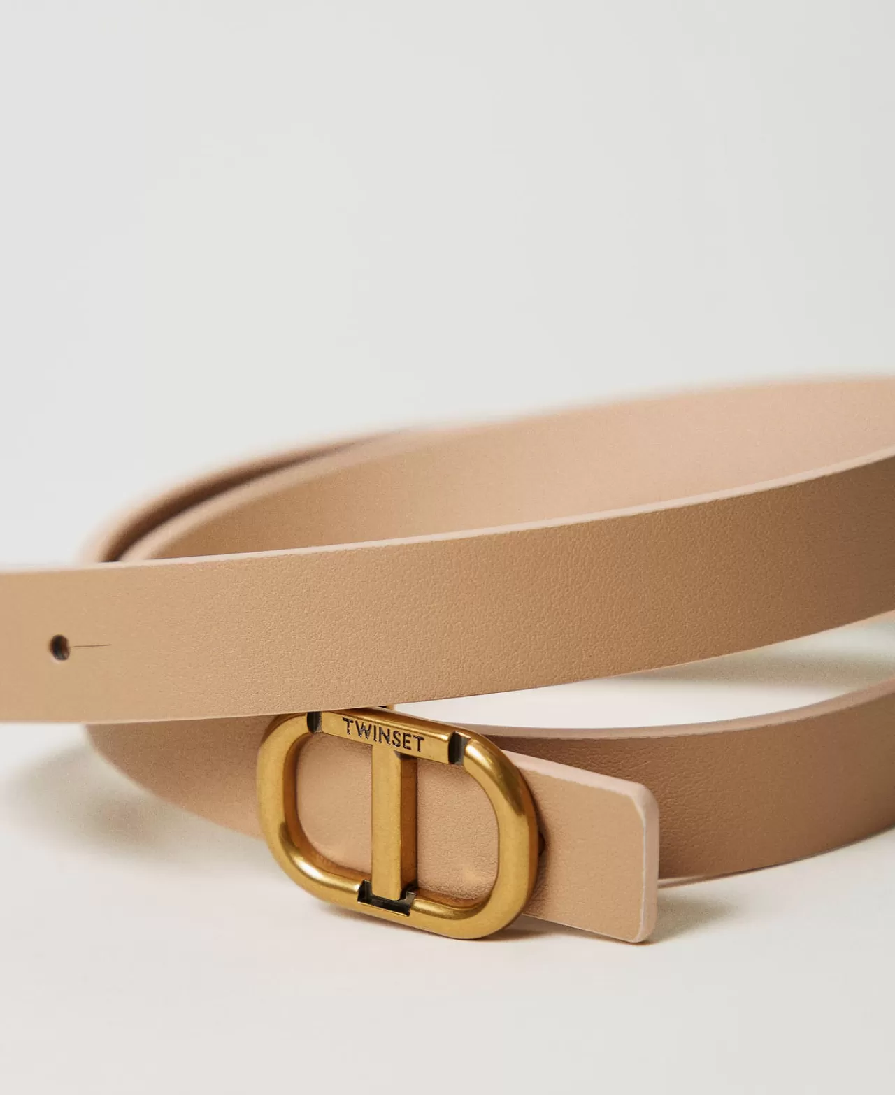 Ceinture TWINSET Milano en cuir souple avec boucle ovale détaillée - Modèle ajustable élégant
