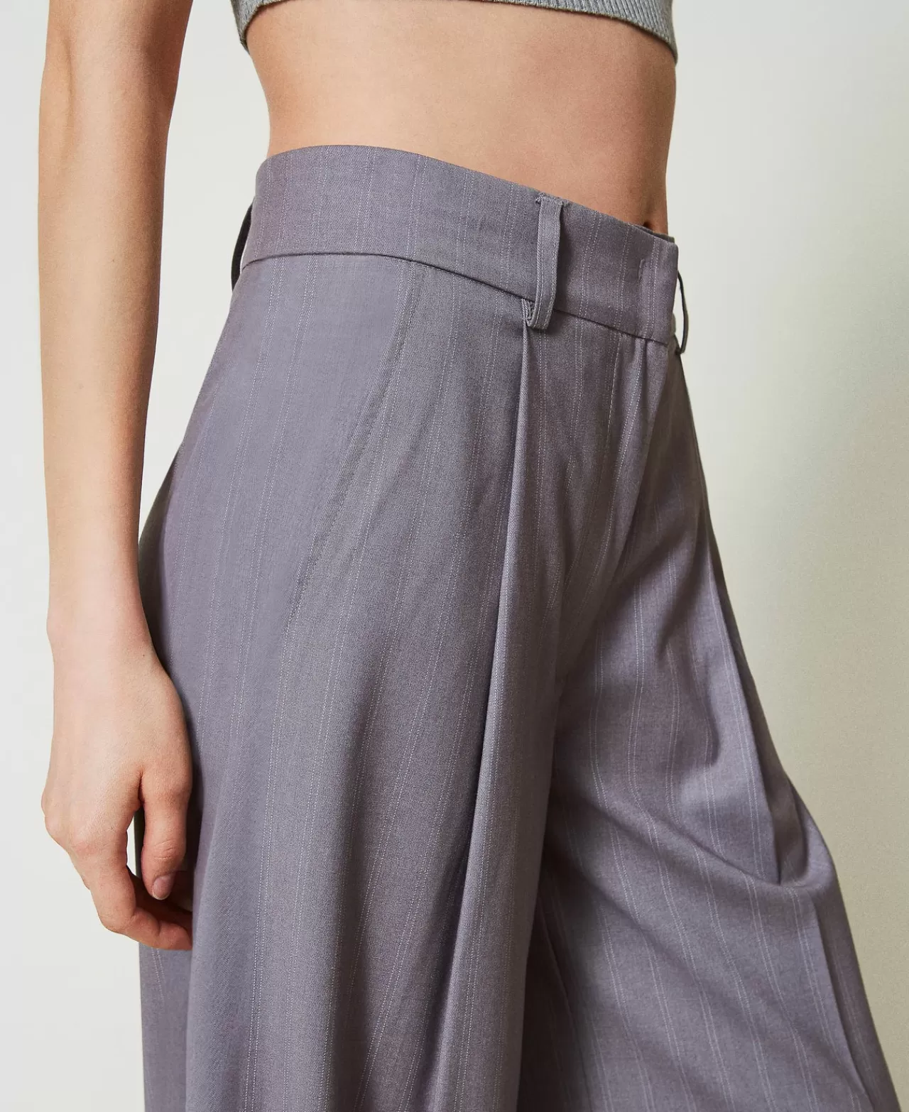 TWINSET Milano - Pantalon Élégant à Coupe Évasée avec Rayures Pinces et Ourlet Surdimensionné