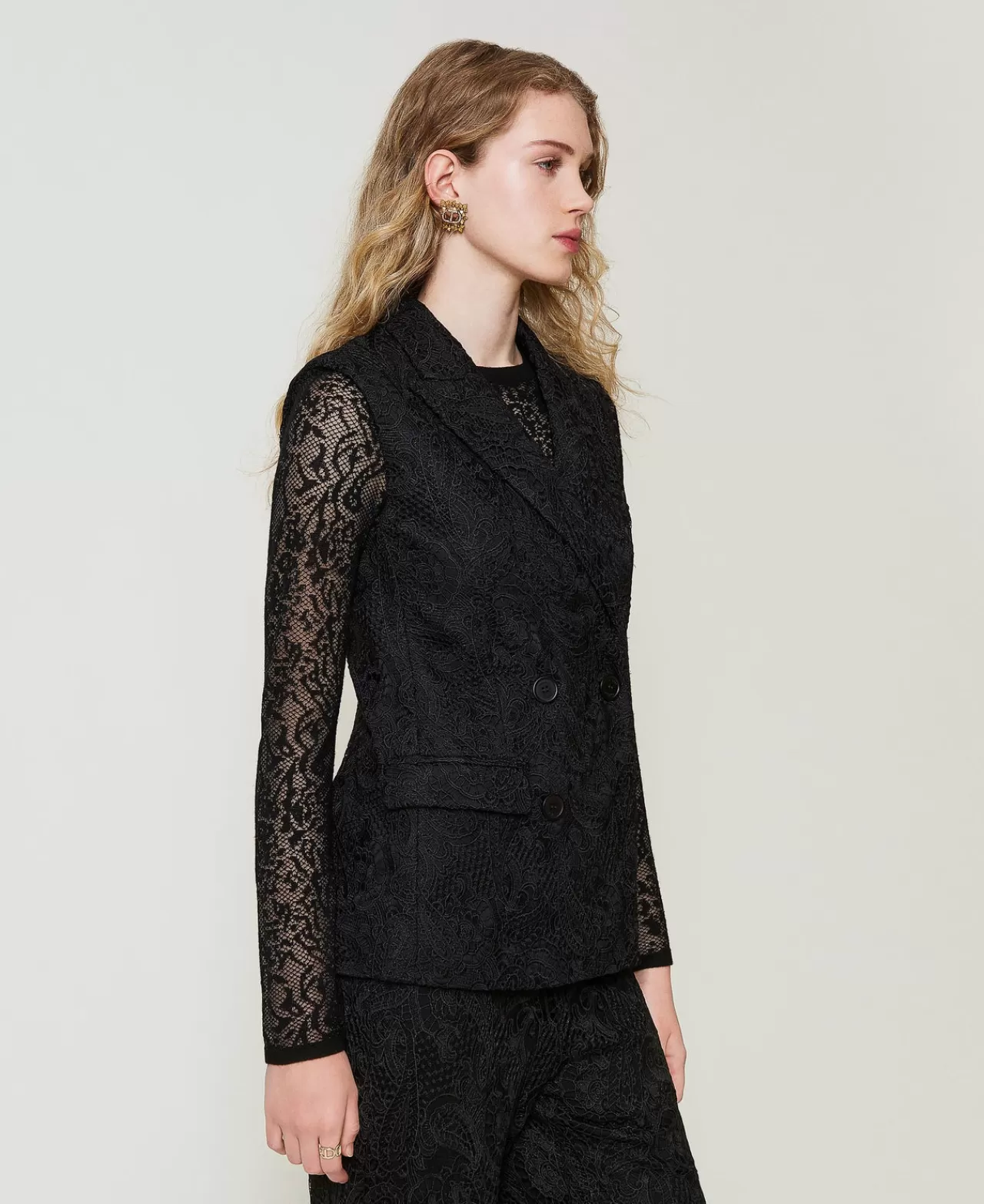 Gilet élégant TWINSET Milano - Dentelle macramé à double rang de boutons pour un style bohème raffiné