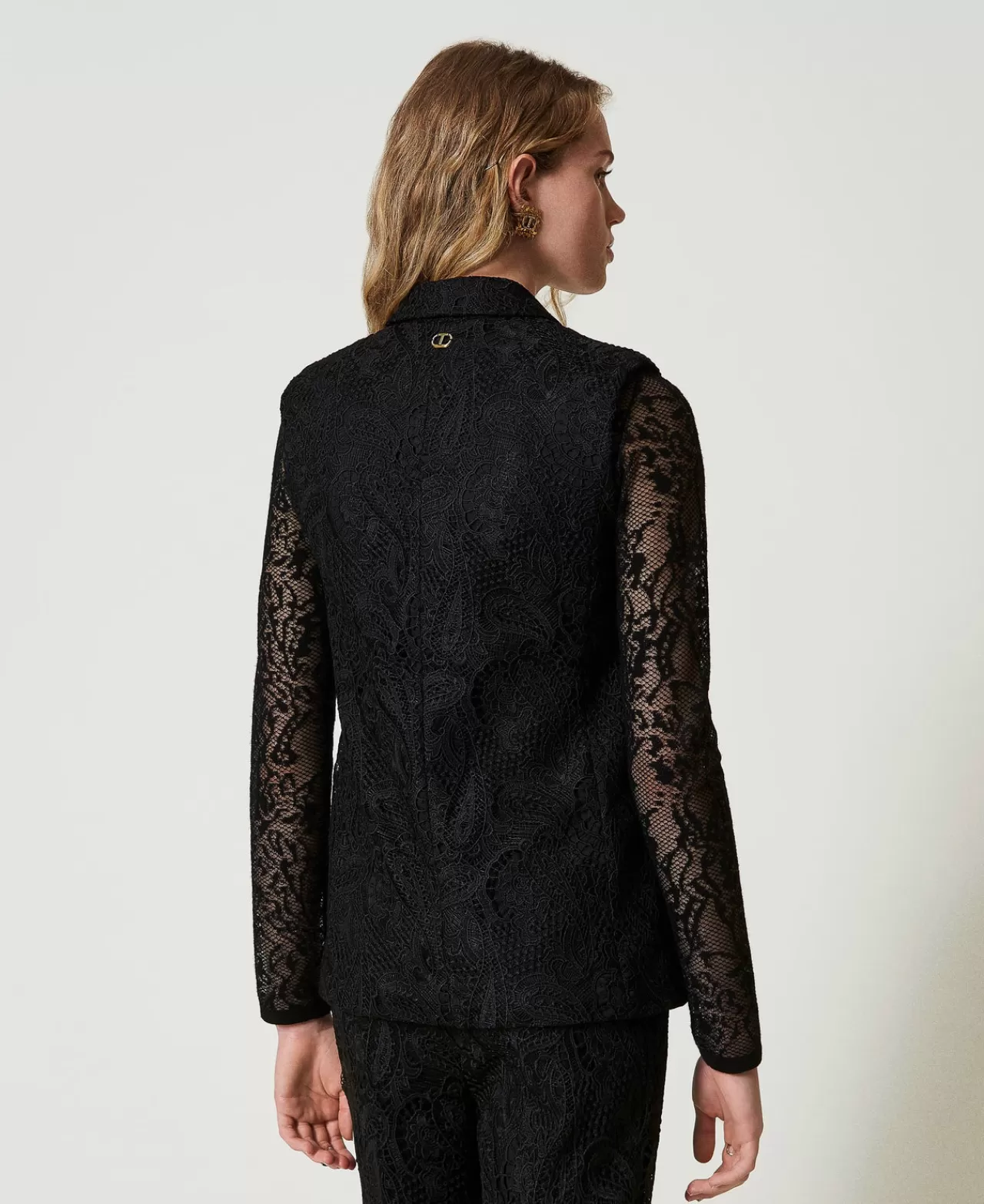 Gilet élégant TWINSET Milano - Dentelle macramé à double rang de boutons pour un style bohème raffiné